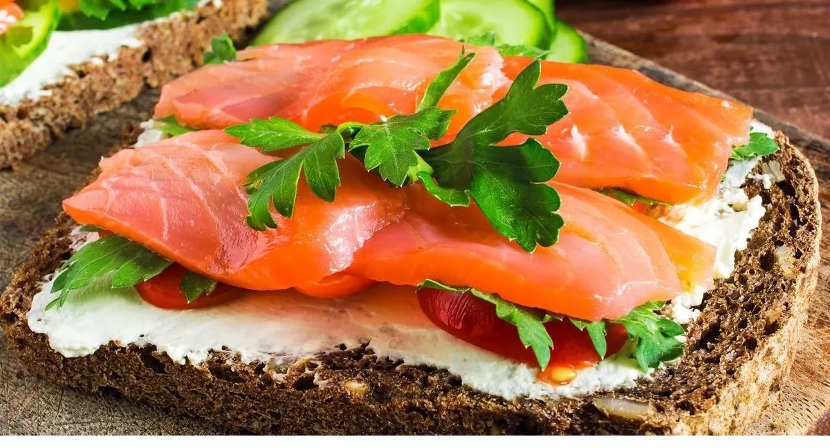 Как приготовить домашнюю соленую красную рыбу: пошаговый гид