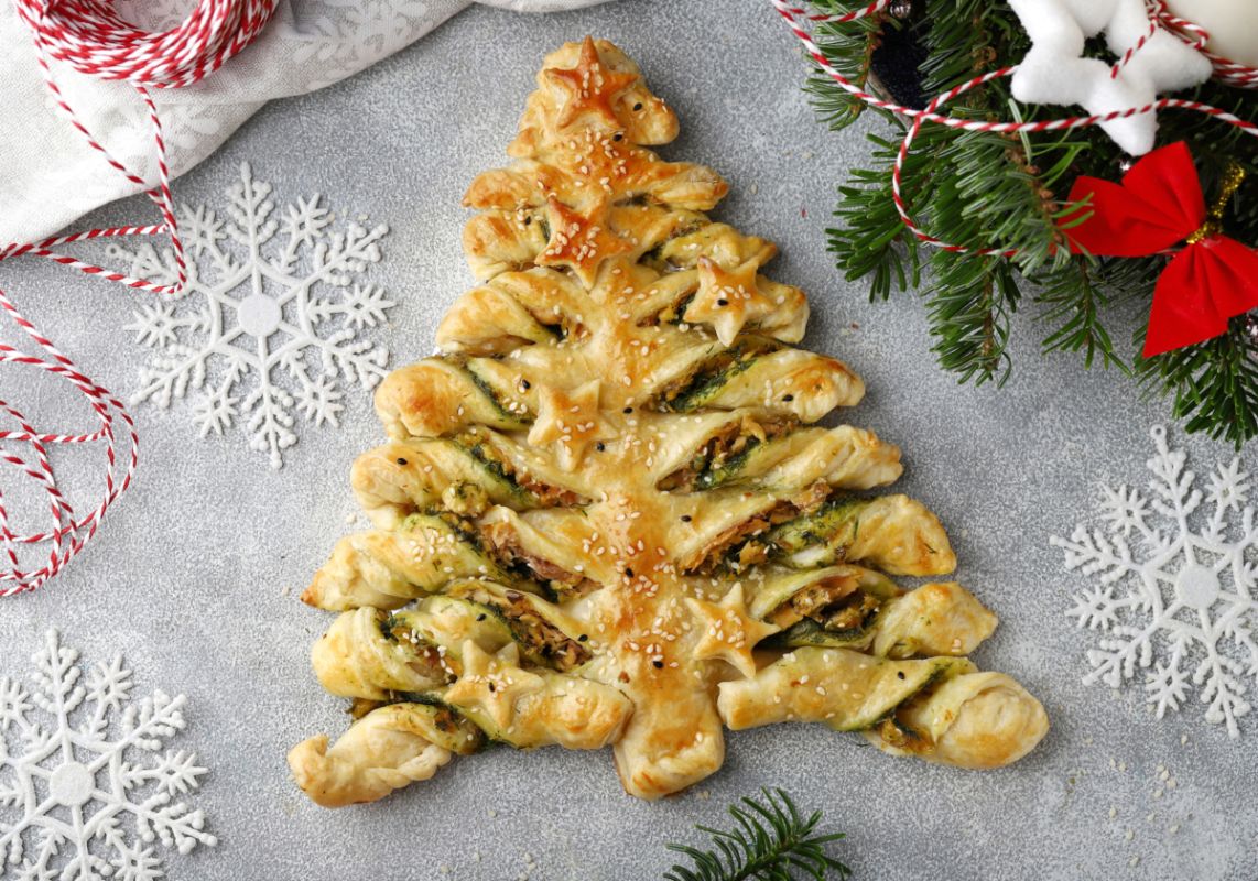 Удивительный пирог-елочка: яркое решение для новогоднего стола