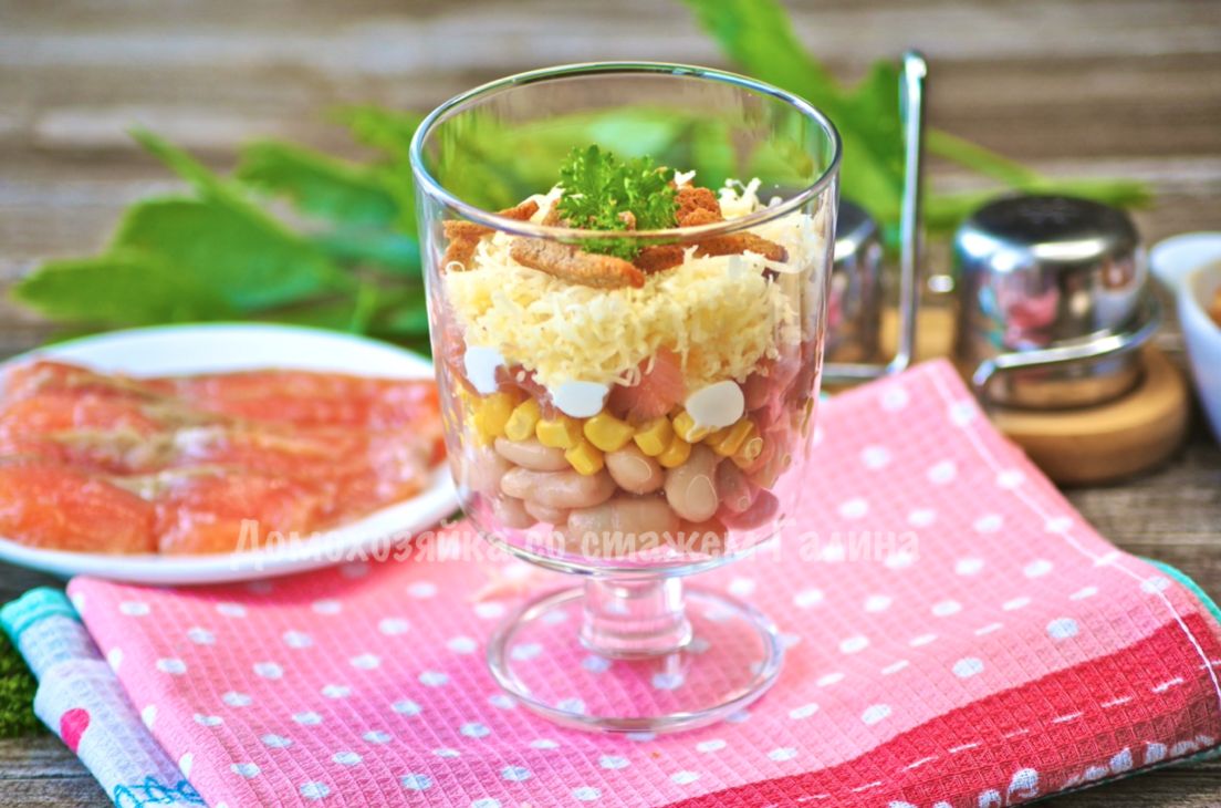 Салат с красной рыбой: идеальное решение для неожиданных гостей