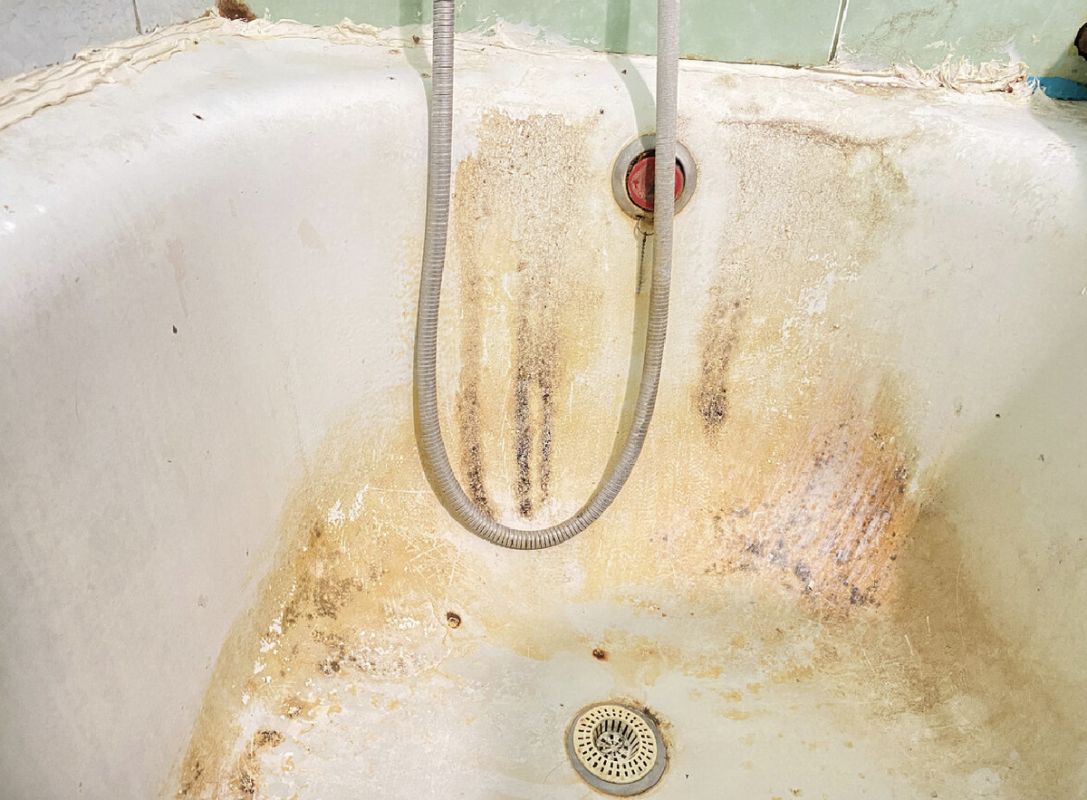 Узнайте, как легко очистить ванну от налета и грязи