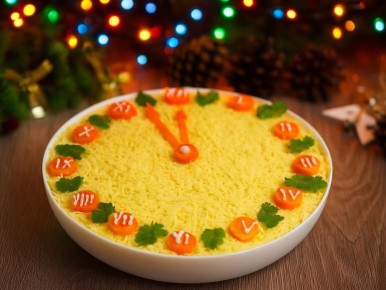 Фантастический салат «Часы» для новогоднего стола