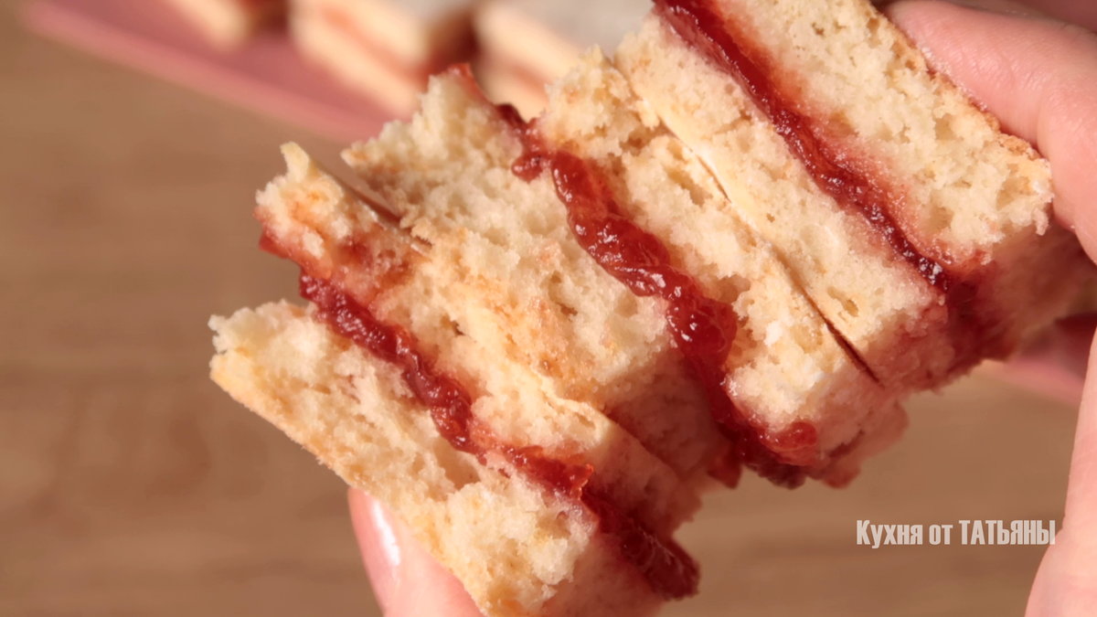 Нежный и ароматный пирог с вареньем: просто и вкусно