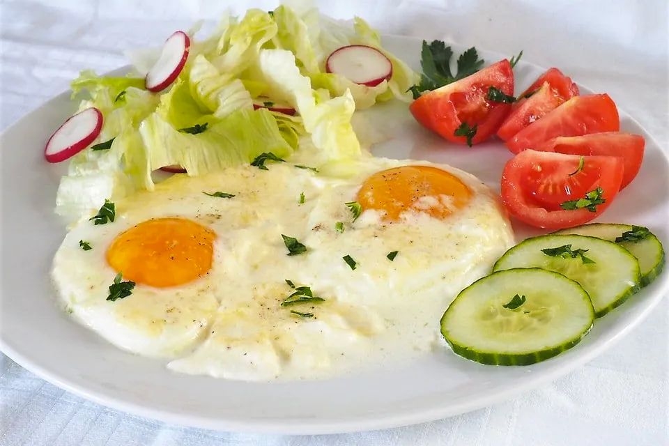 Уникальный способ приготовления глазуньи, который вас удивит