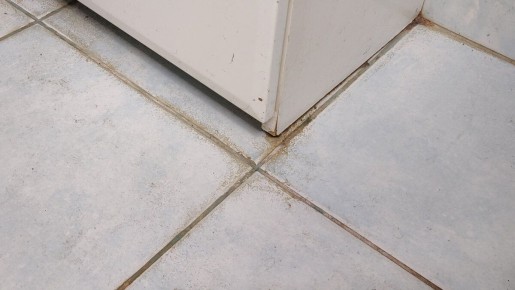 Секреты чистоты: как эффективно очистить плитку и швы в ванной