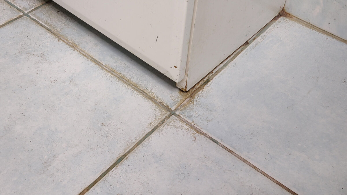 Секреты чистоты: как эффективно очистить плитку и швы в ванной