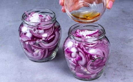 Как приготовить маринованный лук: рецепт без горечи для идеального гарнира
