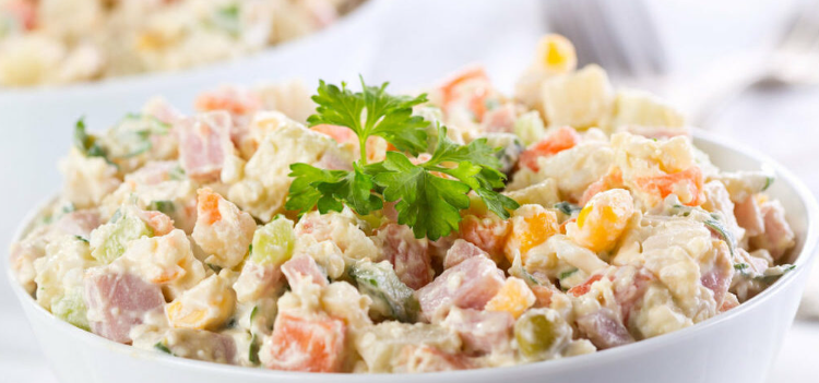 Почему ваш оливье не такой, как в советских столовых: раскрываем старинные секреты