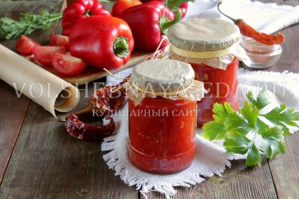 Овощная симфония на зиму: Рецепт домашней аджики из помидоров и перца