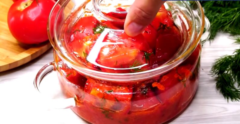 Салат из помидоров: Вкусные рецепты для особенного стола