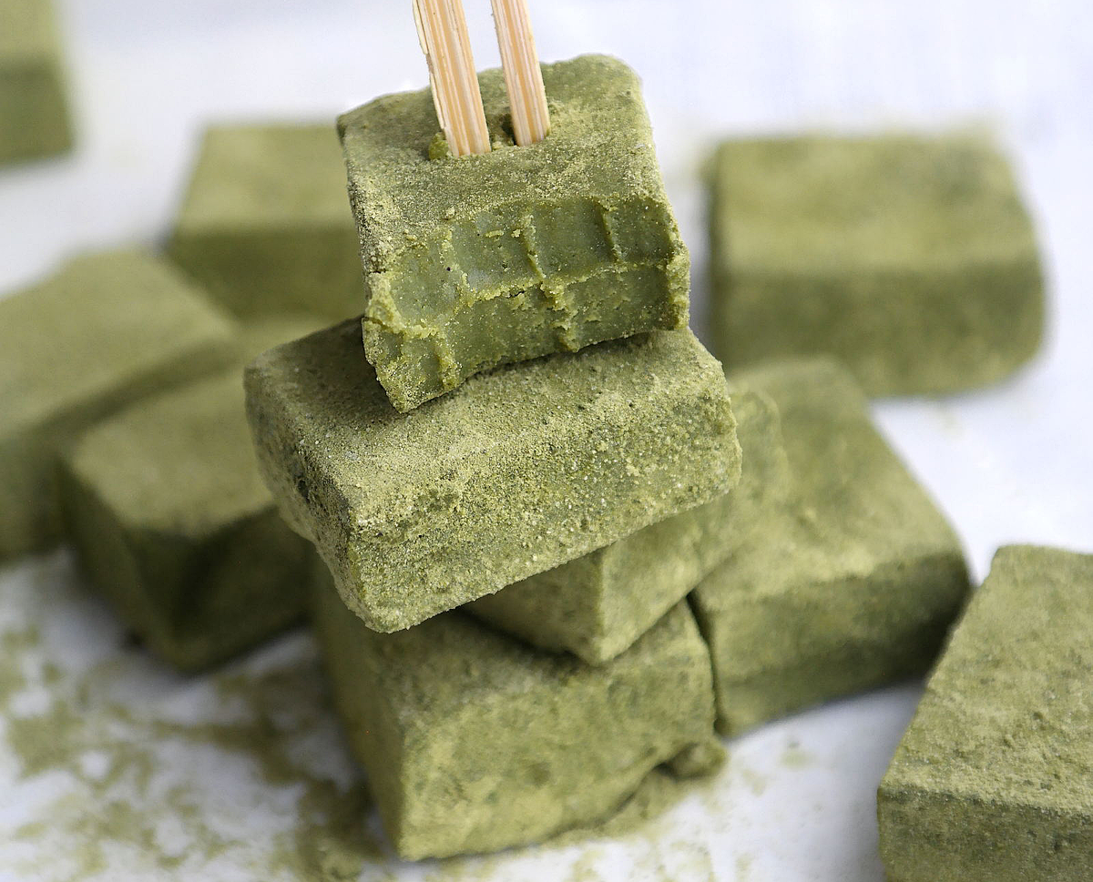 Лёгкие матча-трюфели без сахара: десерт японского стиля за 10 минут