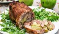 Ароматный рулет из свиной шейки с яблоками для ваших гостей