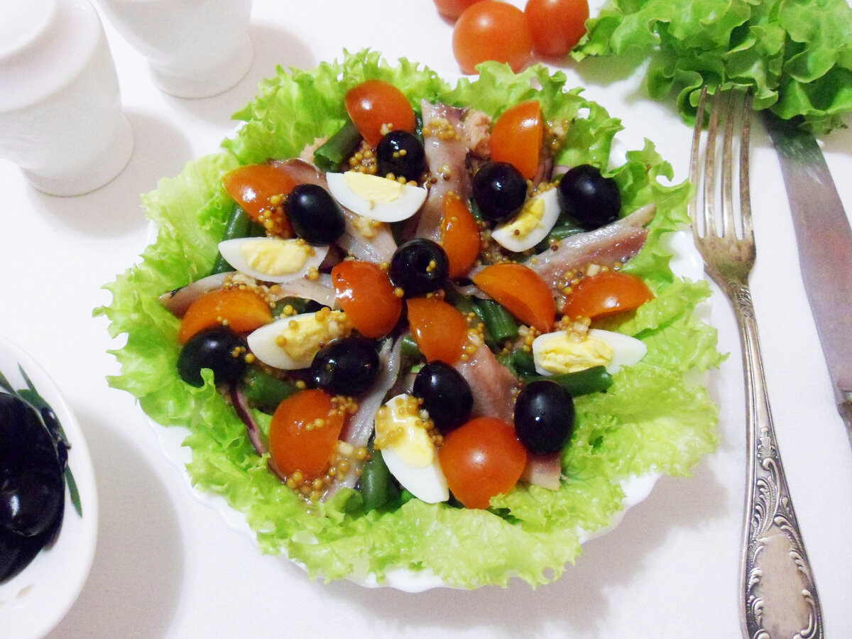 Салат Нисуаз с килькой: новый взгляд на классический рецепт