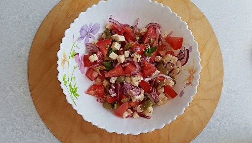 Итальянский салат с томатами: простой рецепт с ароматом солнца