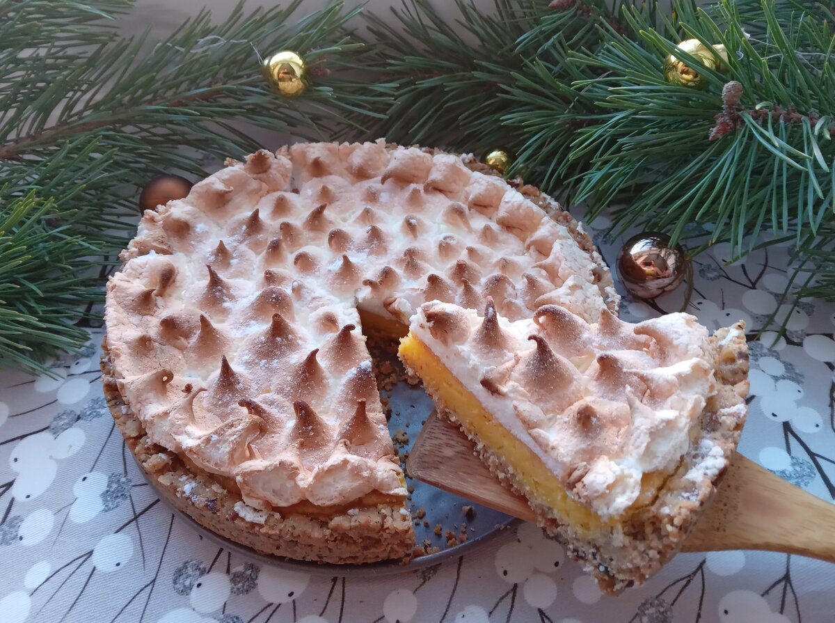 Праздничный лимонный тарт с меренгой