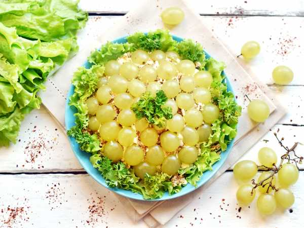 Салат "Тиффани" с виноградом и курицей