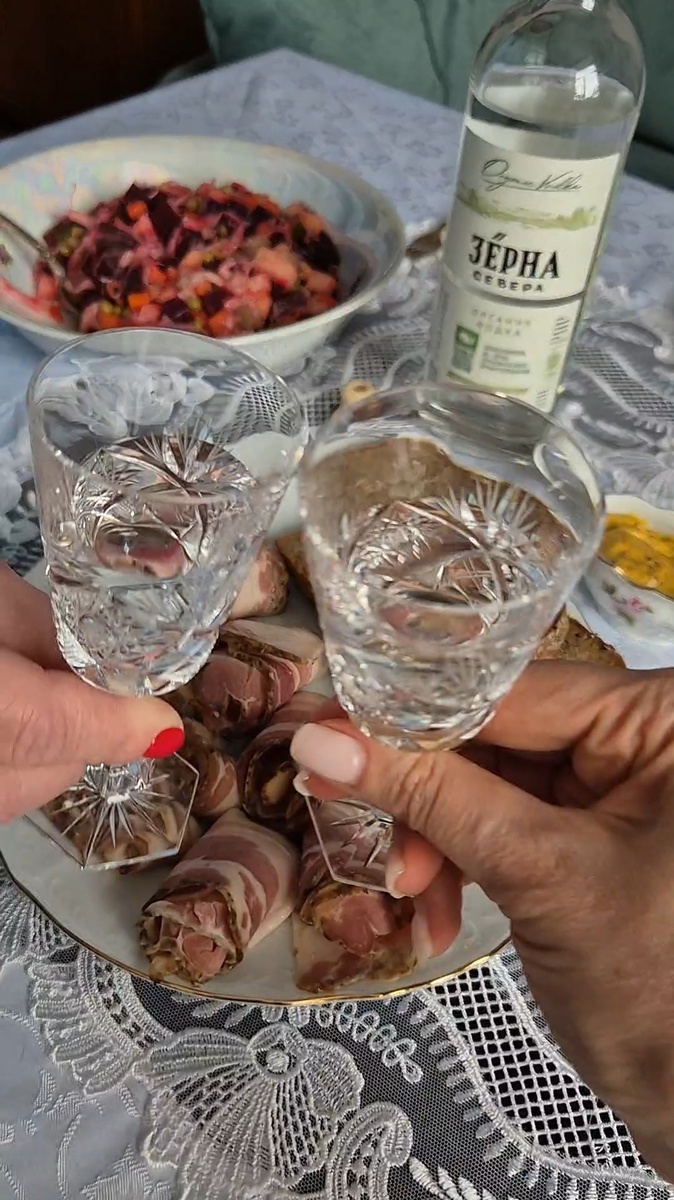 Секреты настоящего сибирского застолья: водка и сало