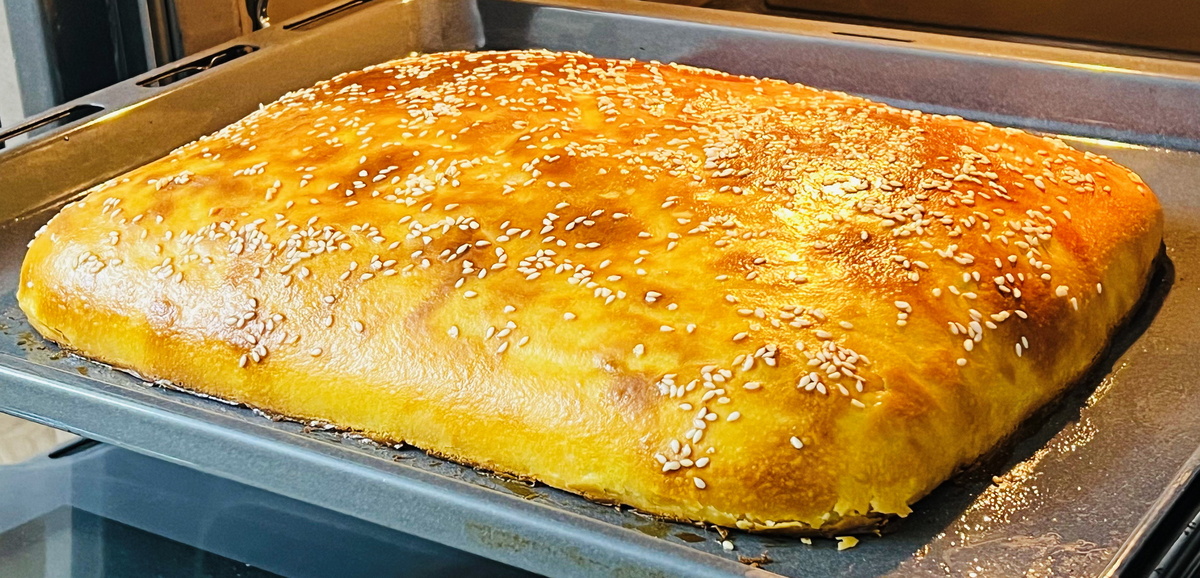 Неповторимый пирог на кефире, который покорит ваши вкусовые рецепторы