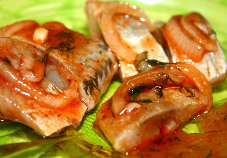 Новый взгляд на скумбрию: маринованный деликатес для вашего стола