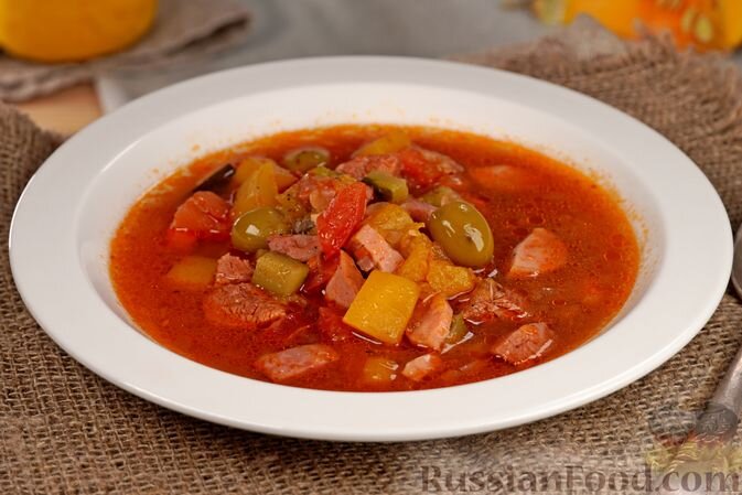 Ароматные супы, которые согреют душу: от солянки до щей