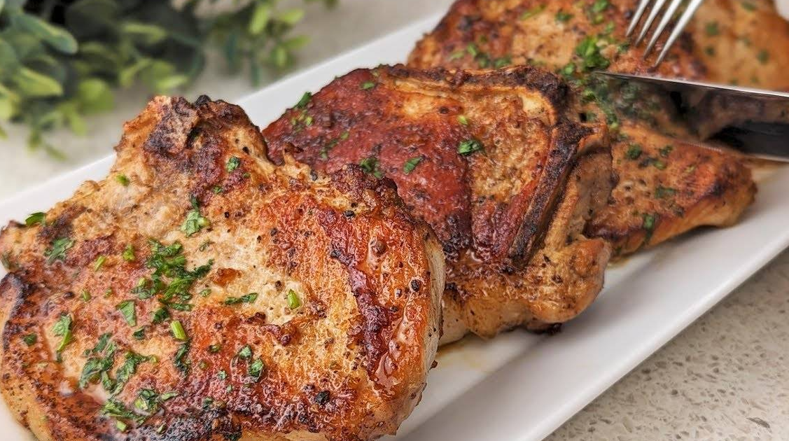 Как удивить гостей сочными свиными стейками на праздничном столе