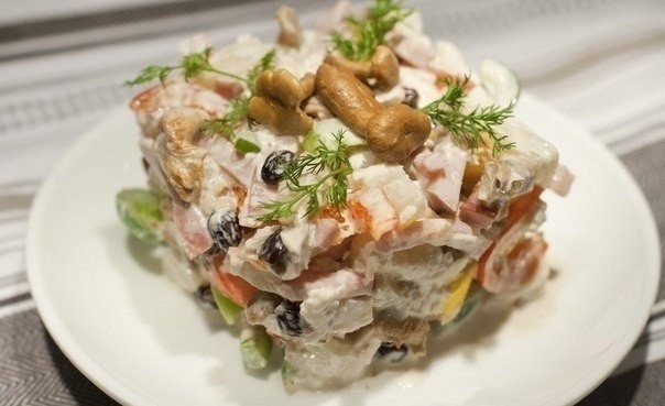 Необычный салат для яркого застолья