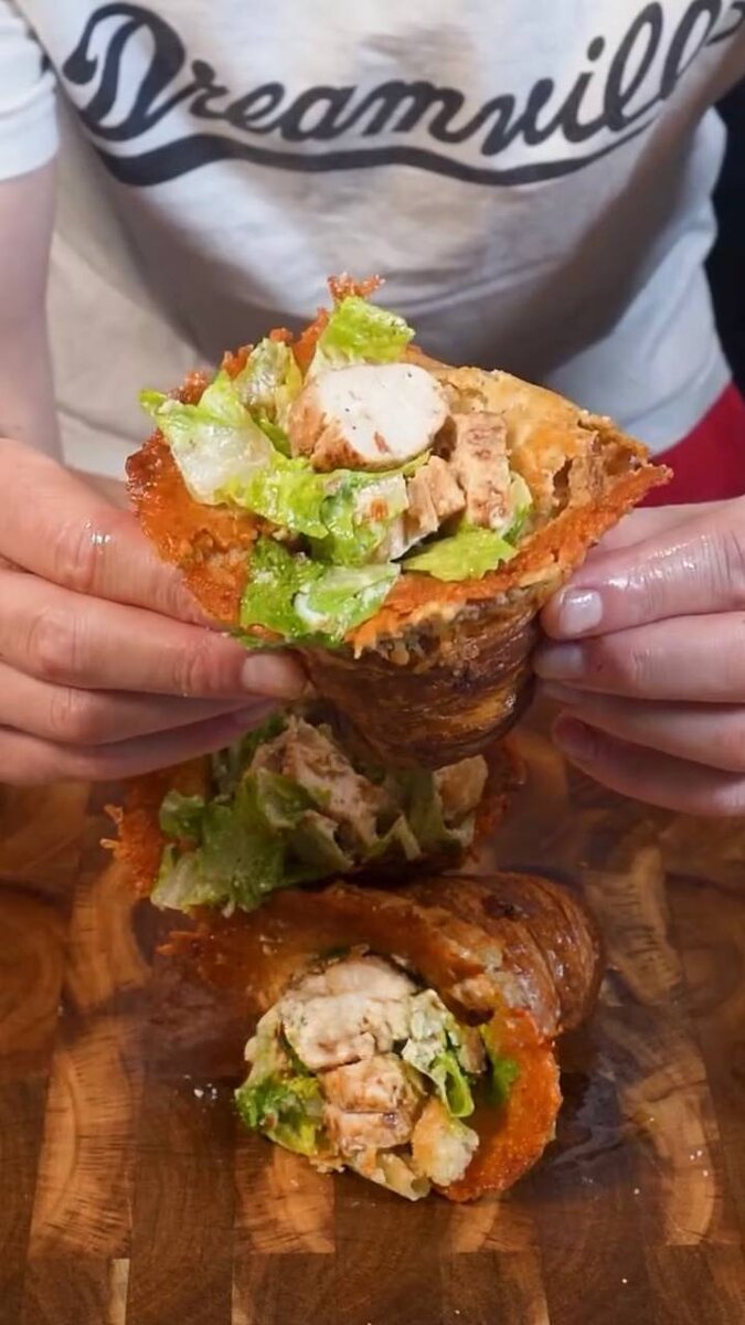 Новый взгляд на классический Цезарь: круассан вместо гренок