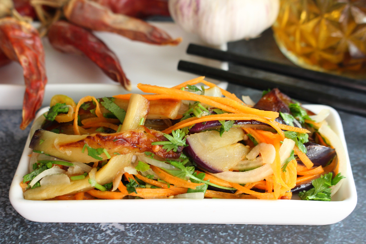 Острый хе из жареных баклажанов: яркая и простая закуска