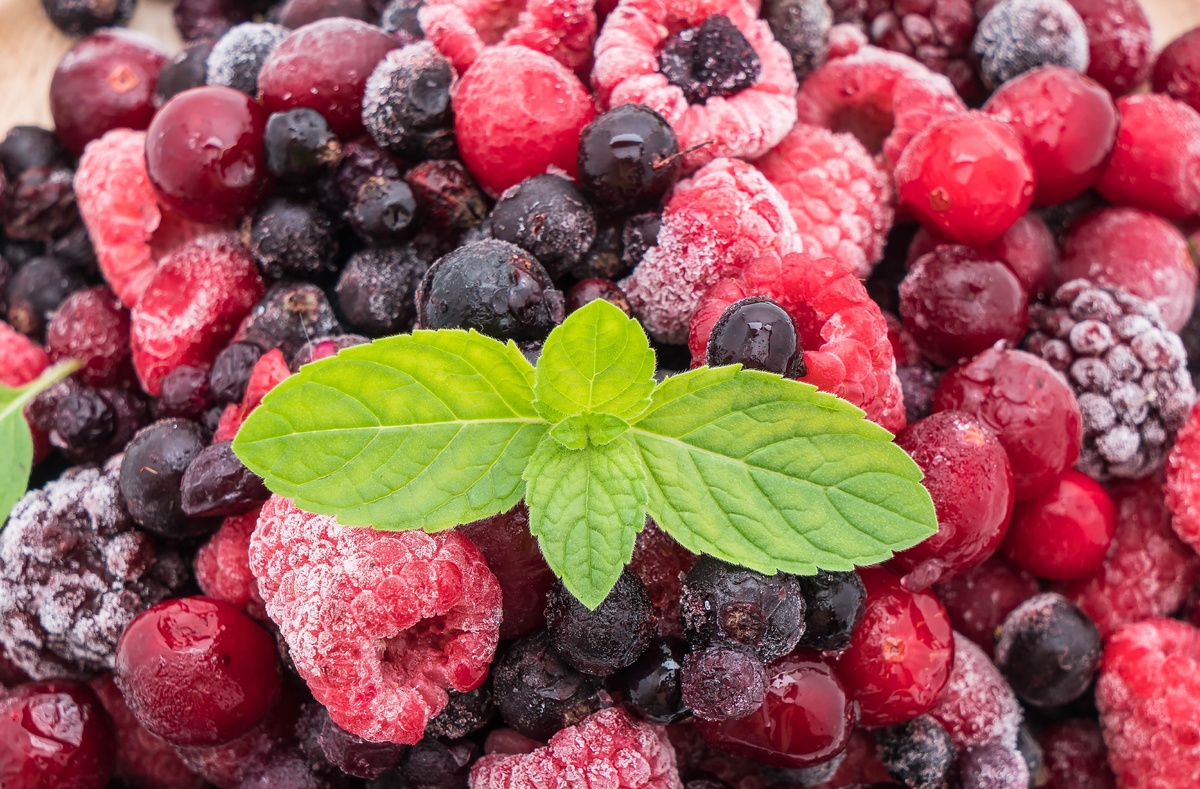 Как сохранить летние ягоды на зиму: секреты консервации для крепкого иммунитета