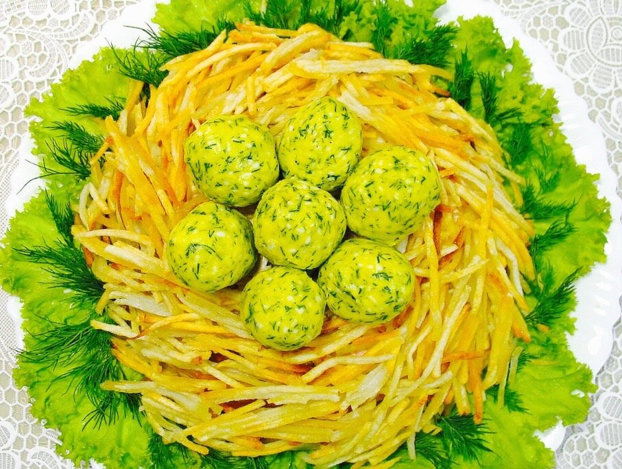 Как украсить праздничный стол яркими и вкусными салатами