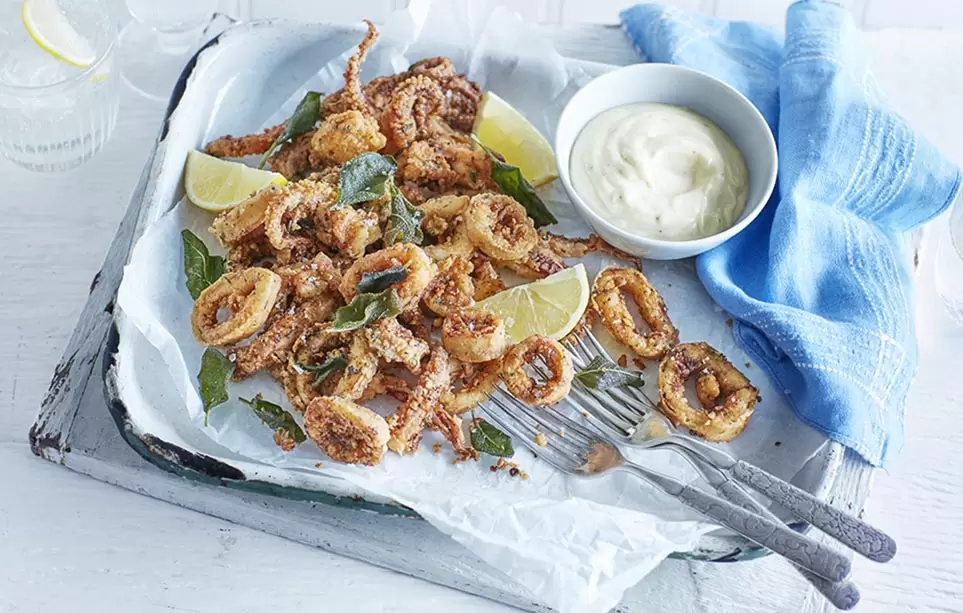 Искусство приготовления хрустящих кальмаров: от уличной еды до домашних шедевров