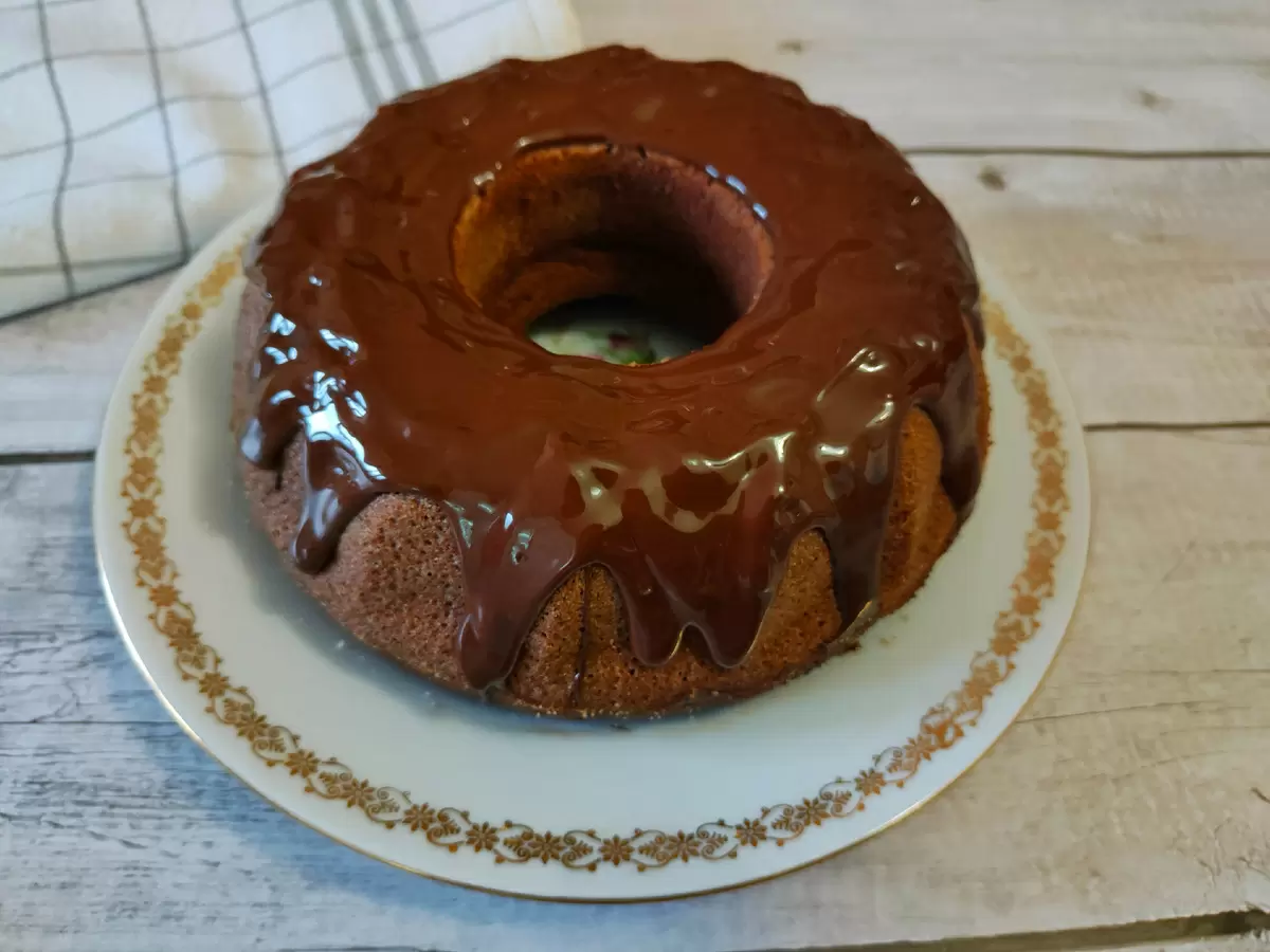 Шоколадный кекс с орехами для теплых вечеров