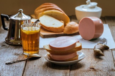 В китайской колбасе нашли дихлофос: производитель за решеткой