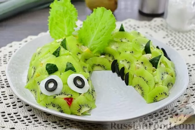 Новый взгляд на традиционные салаты: как удивить гостей в 2025 году