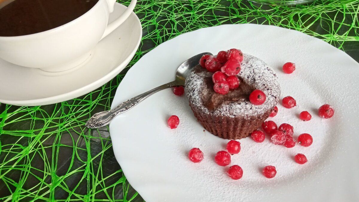 Шоколадный фондан без угрызений совести: быстрый и вкусный десерт на пост
