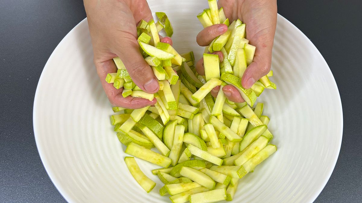 Салат из кабачков без жарки: секреты летнего угощения