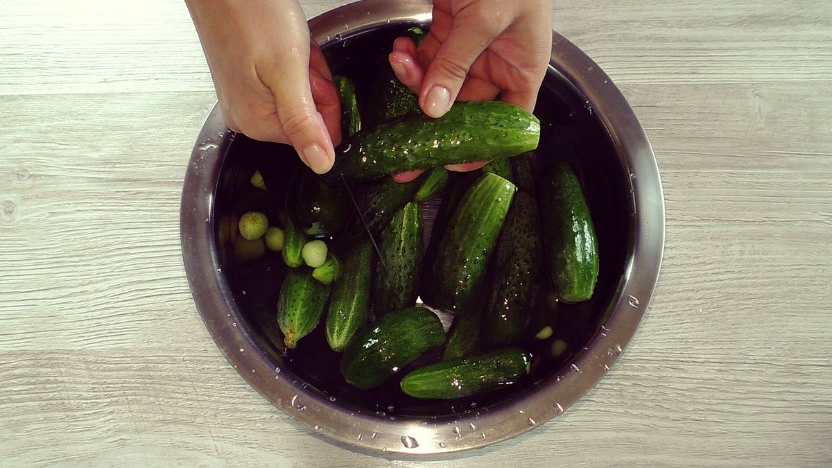 Зимние заготовки: секретные маринованные огурцы на каждый день