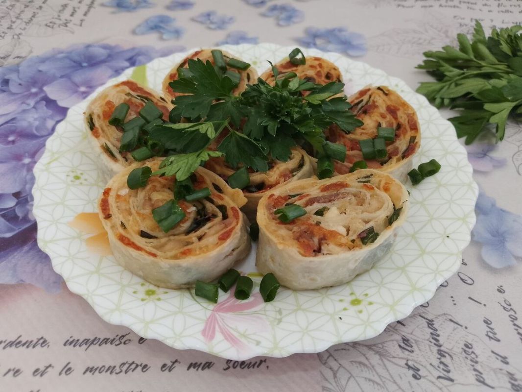 Лаваш с курицей и сыром: легкий рецепт для вкусной закуски на сковороде
