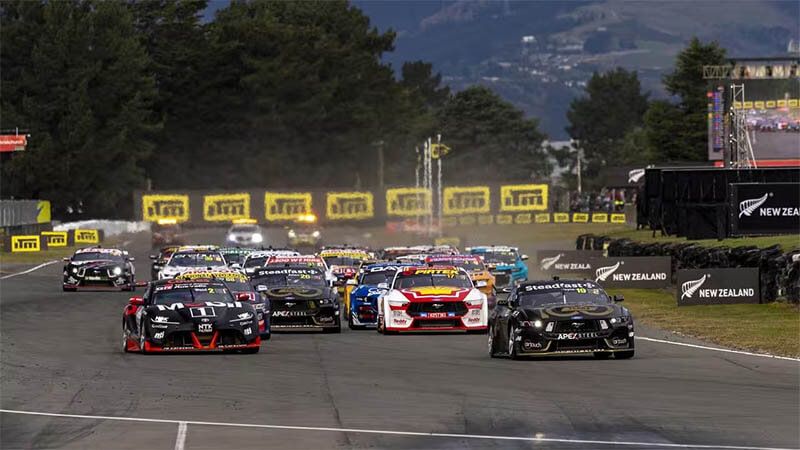Мэтт Пейн завоевывает победу в финальной гонке Supercars в Крайстчерче