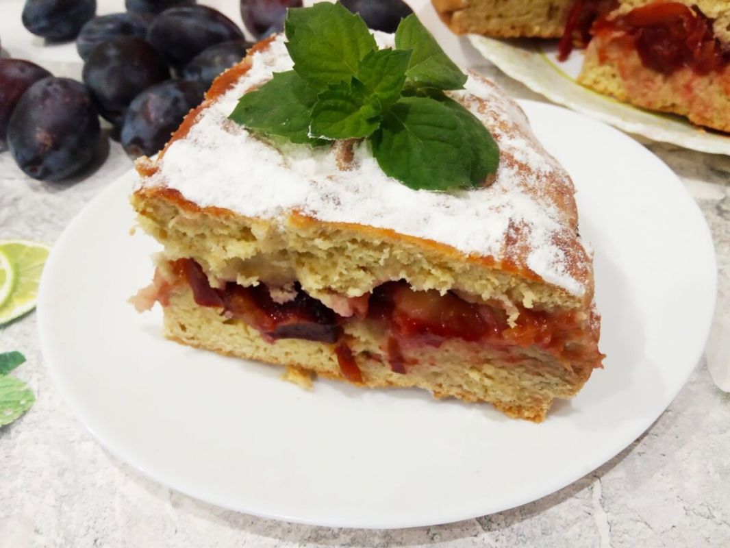 Нежный песочный пирог с изысканной сливовой начинкой