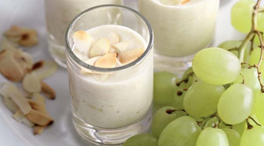 Свежий гаспачо с миндалем и виноградом: летний вкус Испании