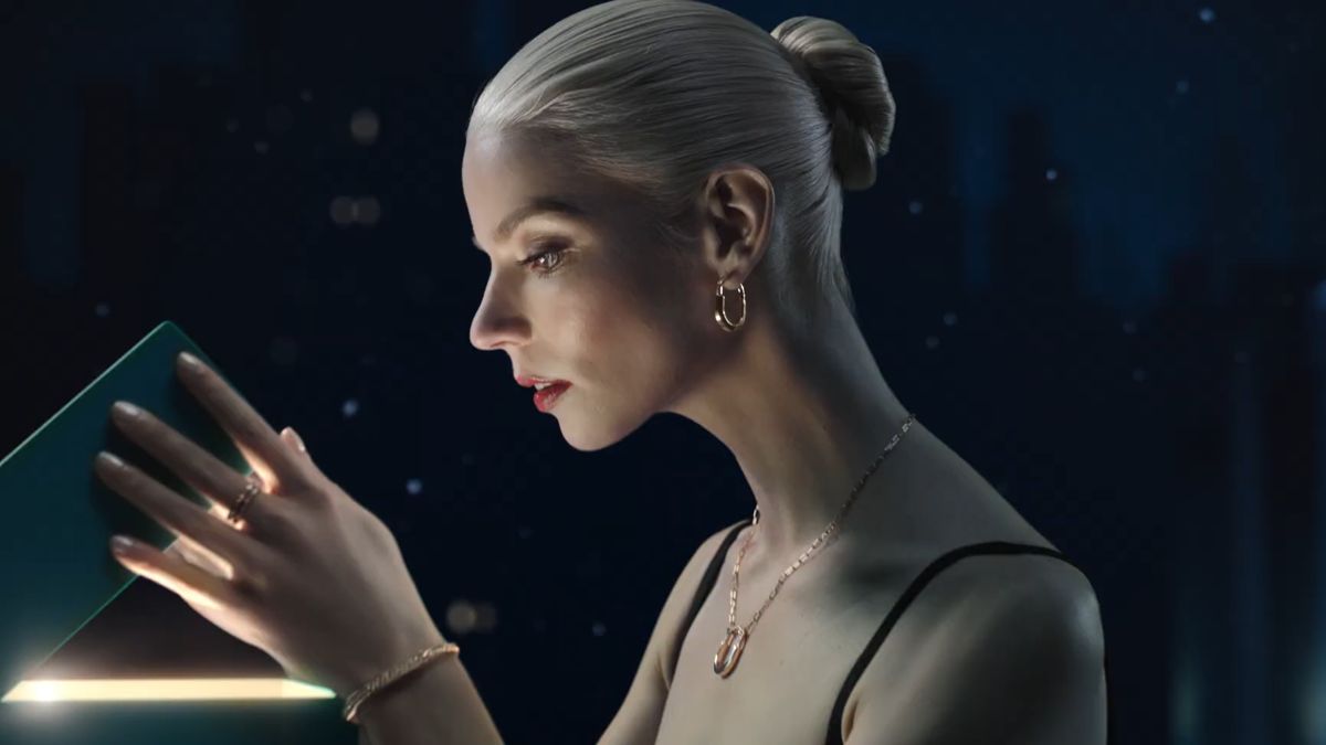 Аня Тейлор-Джой вдохновляет на дарение любви в новогодней кампании Tiffany & Co.