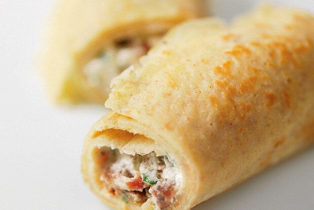 Вкусные ржаные блинчики с инжиром и творожным сыром