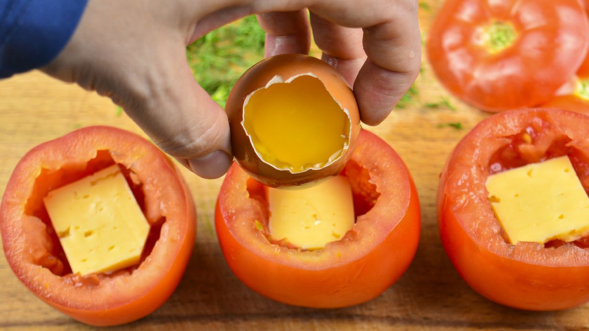 Удивительный завтрак с запеченными помидорами: простой и вкусный рецепт