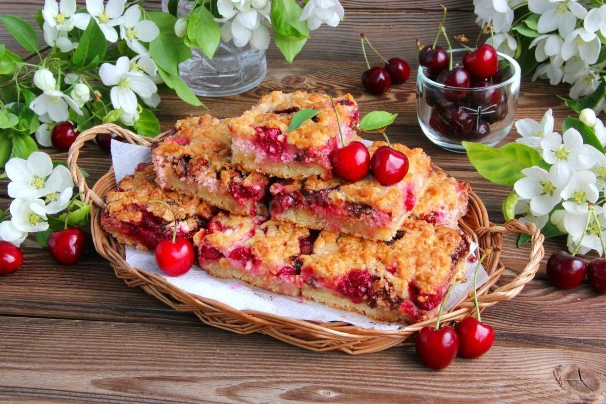 Пирог с творогом и вишней: легкость и вкус в каждом кусочке