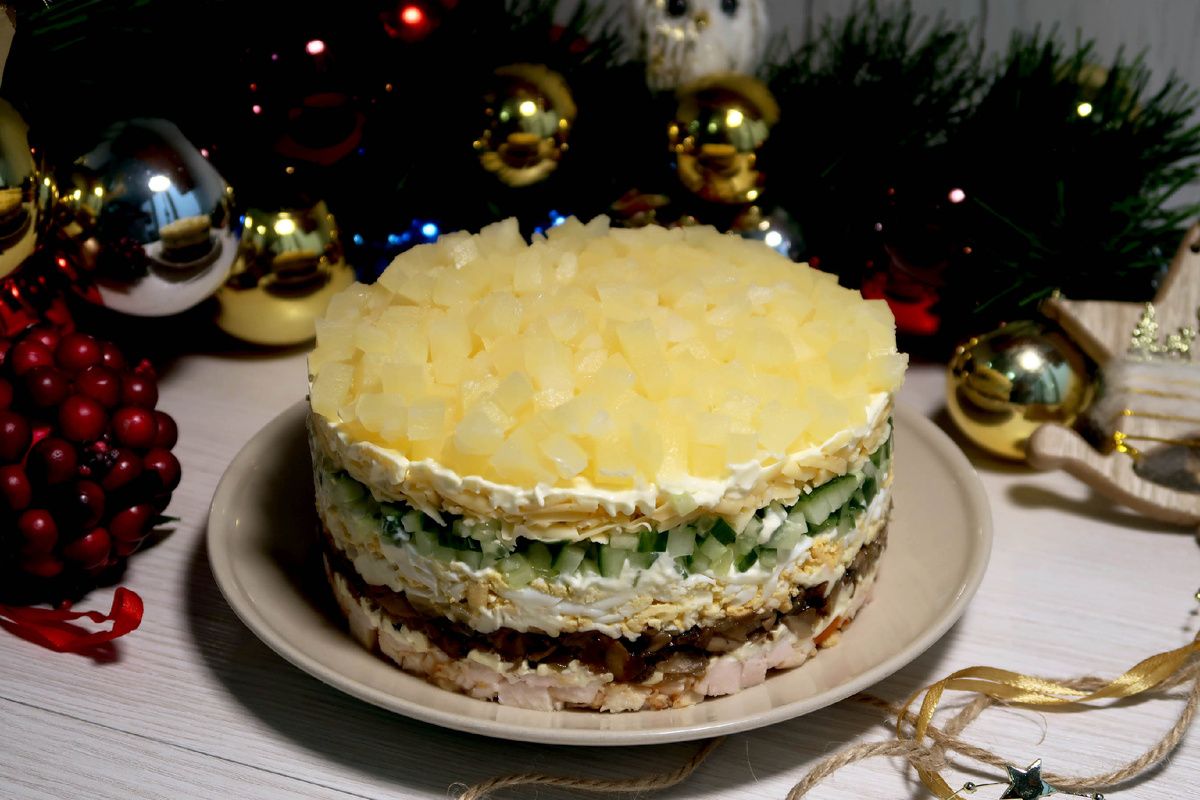 Салат «Ананасовый рай»: вкусное и простое праздничное угощение